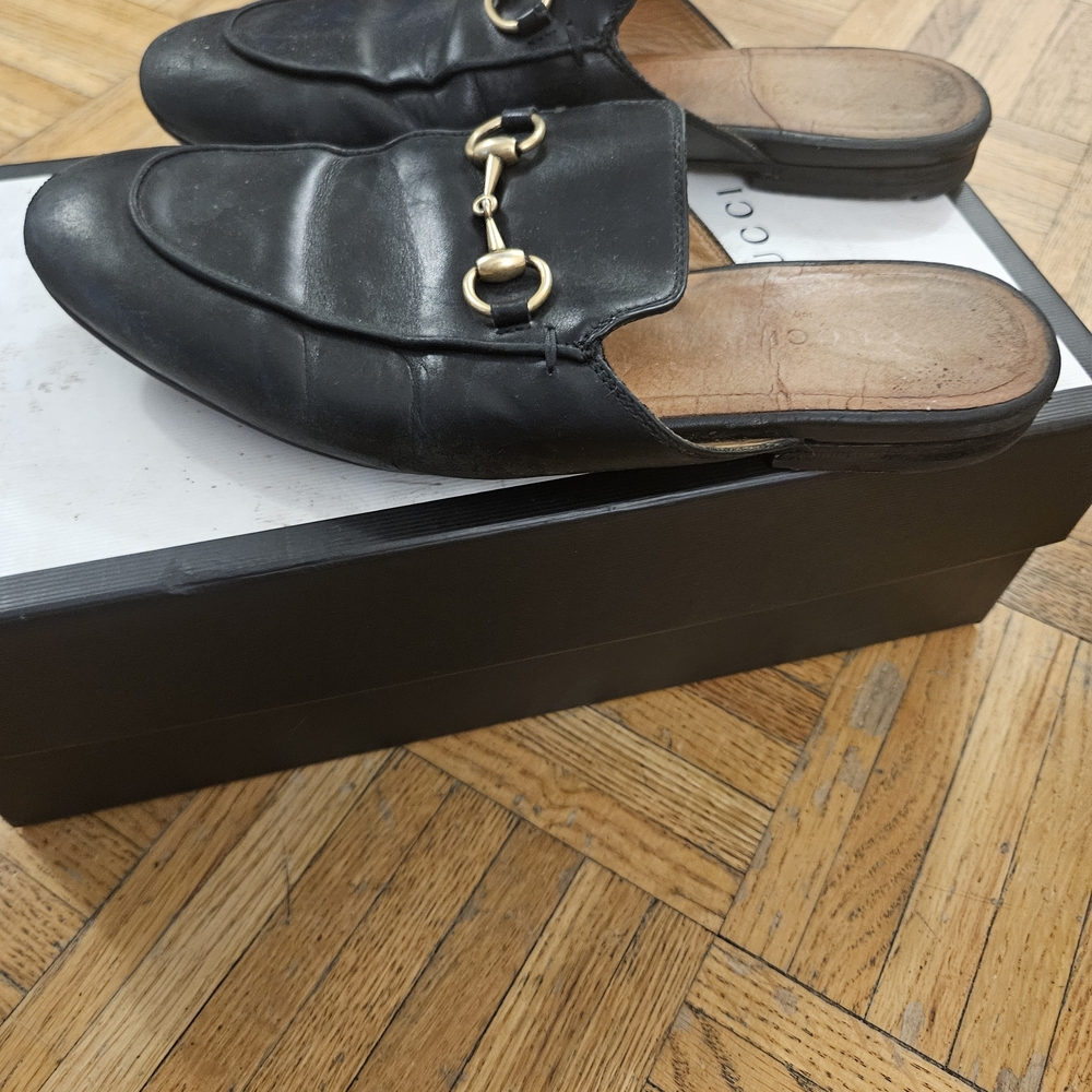 Gucci Black Leather Loafers with Gold Hardware
